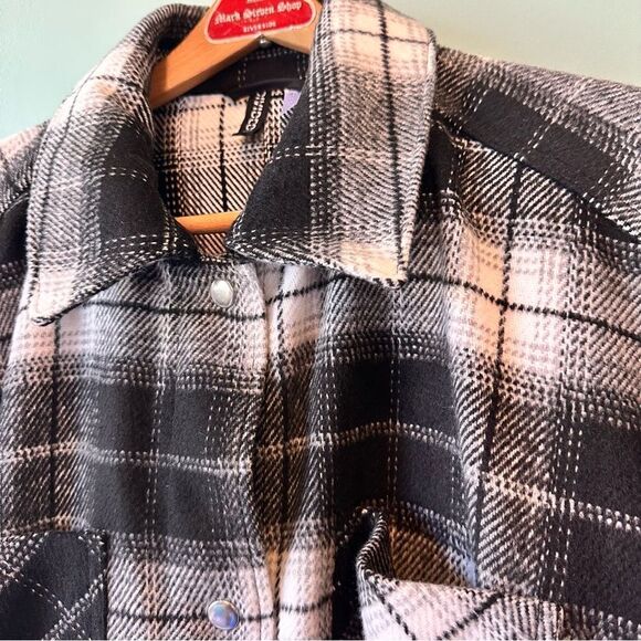 Black and White Plaid Shacket Jacket - Picture 2 of 4